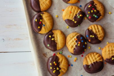 Biscuits complets nappés de chocolat rapide : découvrez les recettes de  cuisine de Femme Actuelle Le MAG